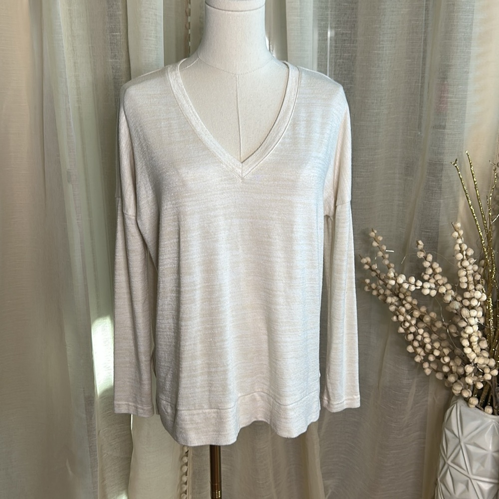 Banana Republic Oatmeal Cream V-Neck Long sleeve Shirt Sz XS